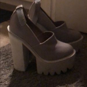Jeffrey Campbell Sully
Gray and white platforms